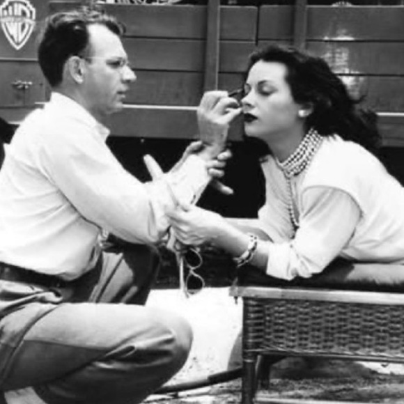 Body & Soul No1 Face/Powder Brush & Powder. - Picture 9 of 16